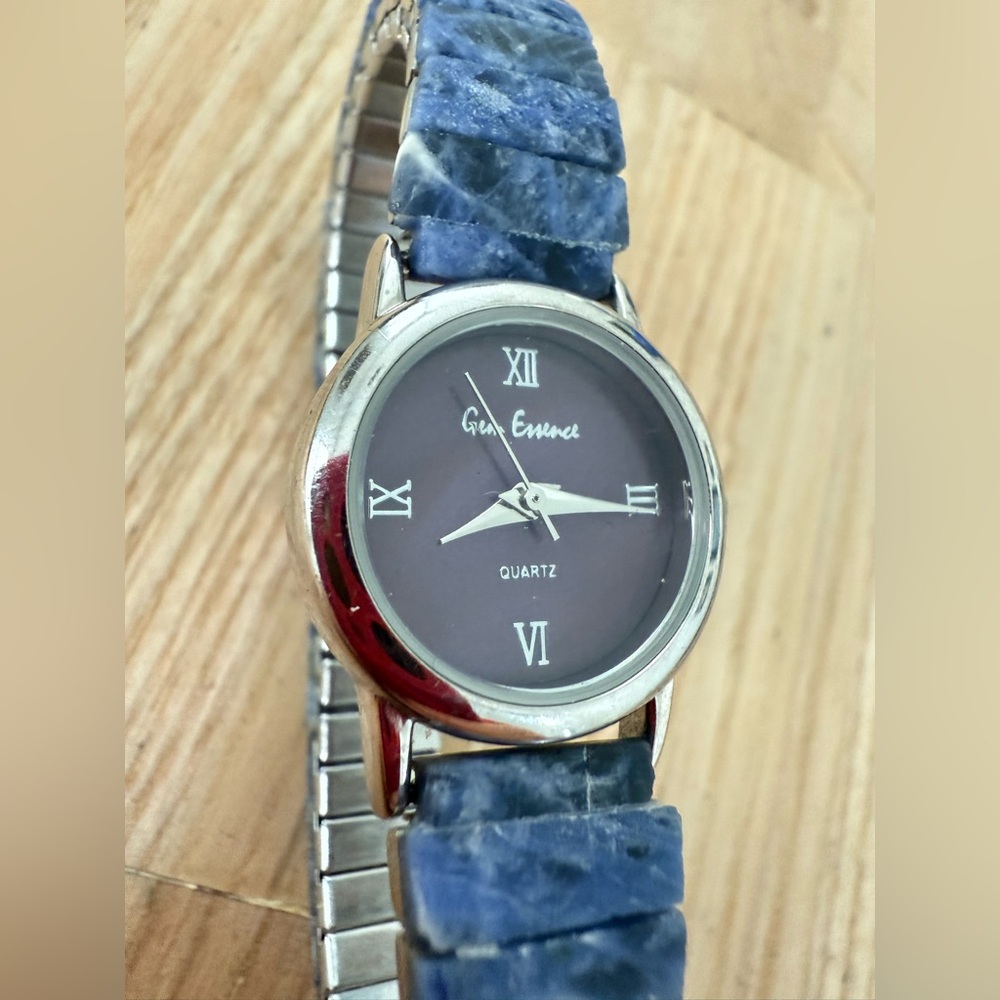 Gem essence ladies silver tone blue stones bracelet watch NEW BATTERY